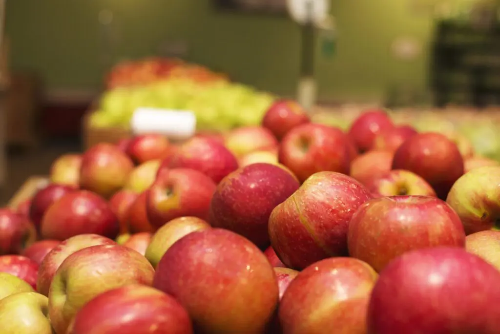 A picture of a collection of apples