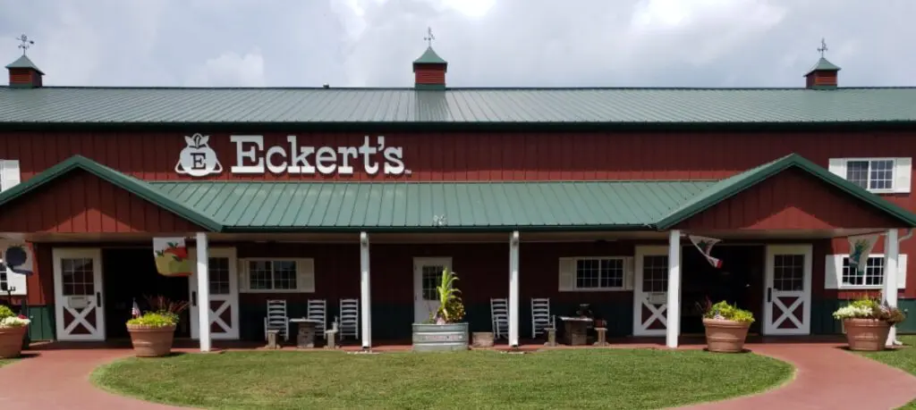 A picture of Eckert's Versailles storefront