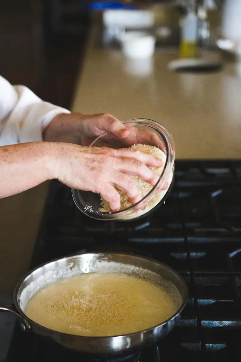 Alfredo-Sauce-with-White-Wine-and-Garlic_1.jpg