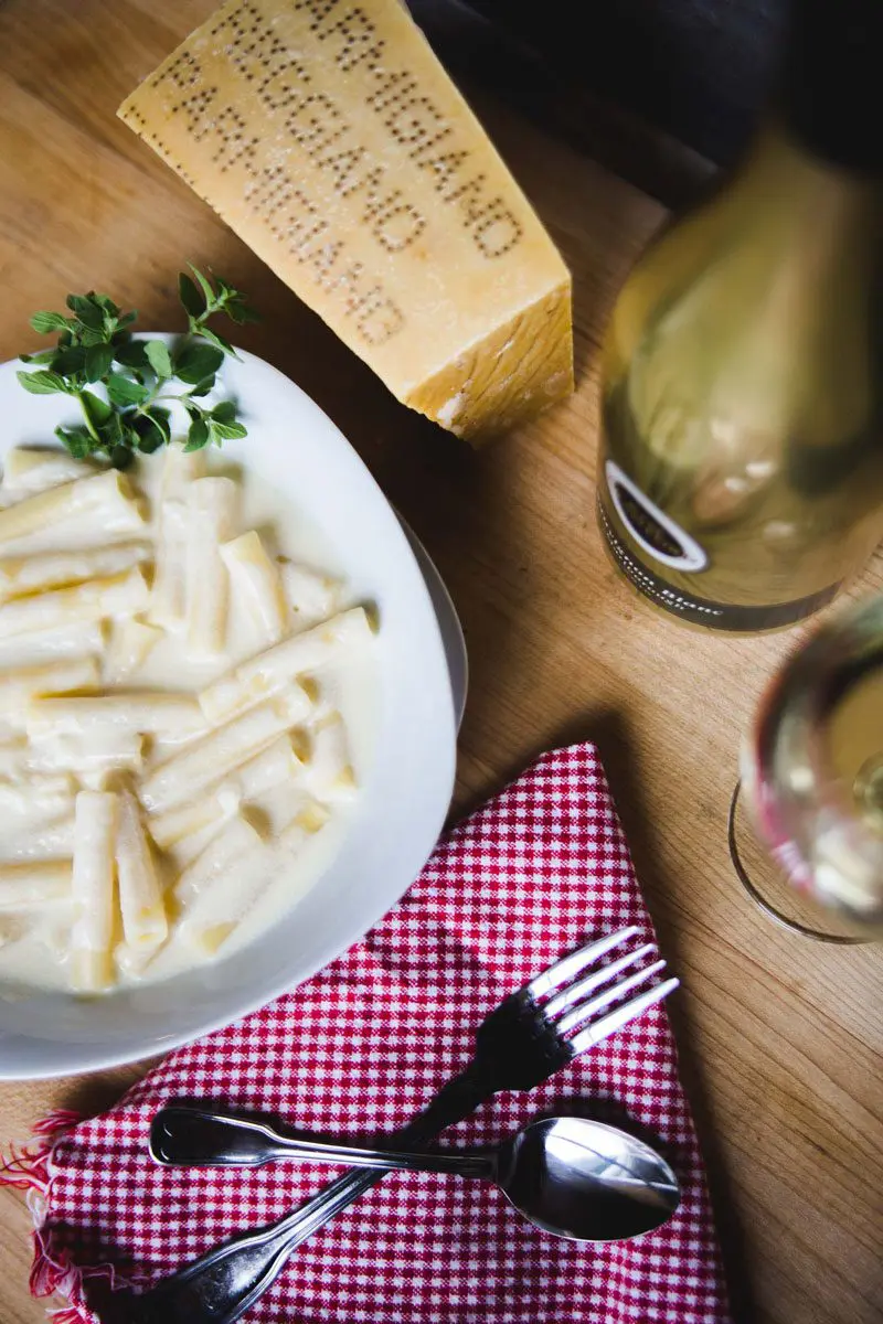 Alfredo-Sauce-with-White-Wine-and-Garlic_3.jpg