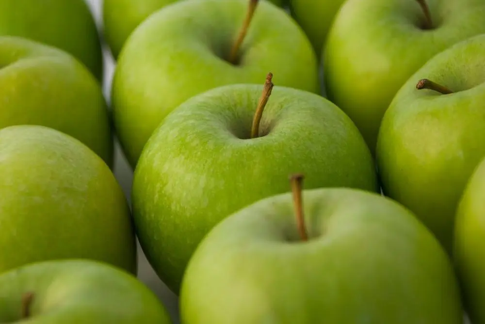 A picture of green apples