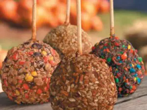 A picture of a variety of hand-dipped caramel apples