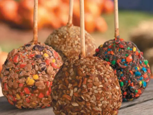 A picture of a variety of hand-dipped caramel apples