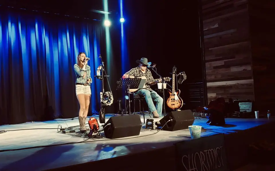 Cider Shed Live Muic; ShortMist - Duo on stage