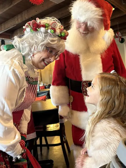 Restaurant Santa and Mrs. Claus with child