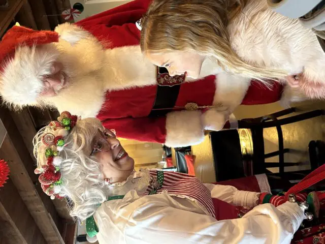 Restaurant Santa and Mrs. Claus with child