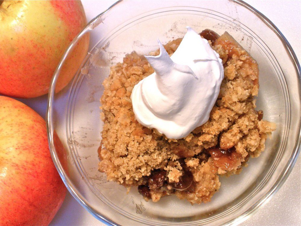 Apple Goodie with Oatmeal & Brown Sugar Topping